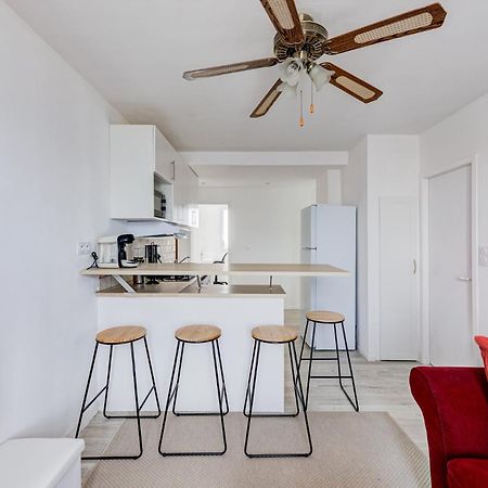 Отель Le Central - Chambre Privative Avec Salon Et Terrasse Privee Тулуза Экстерьер фото