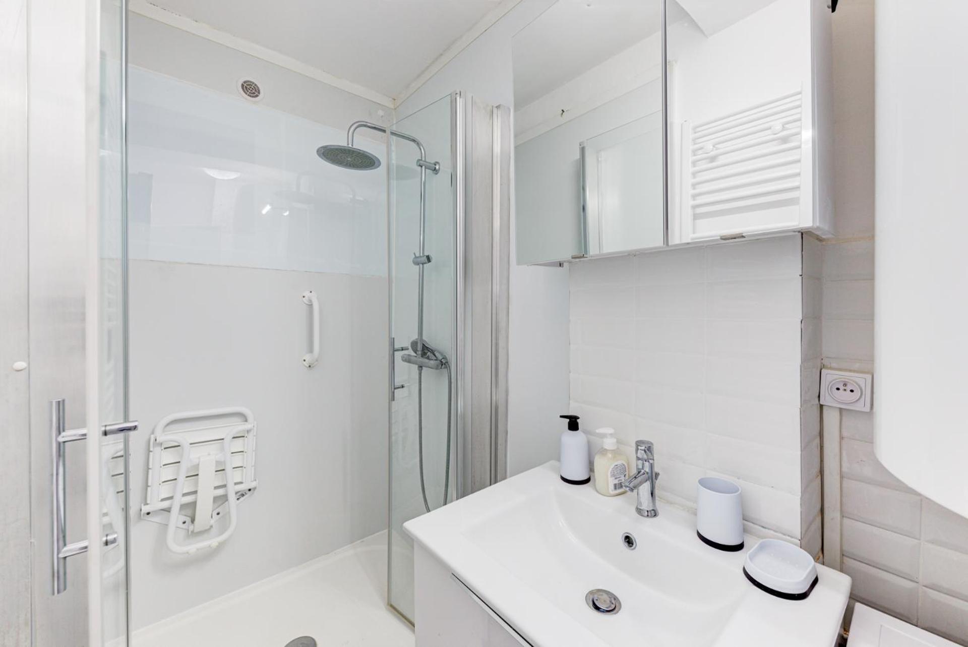 Отель Le Central - Chambre Privative Avec Salon Et Terrasse Privee Тулуза Экстерьер фото