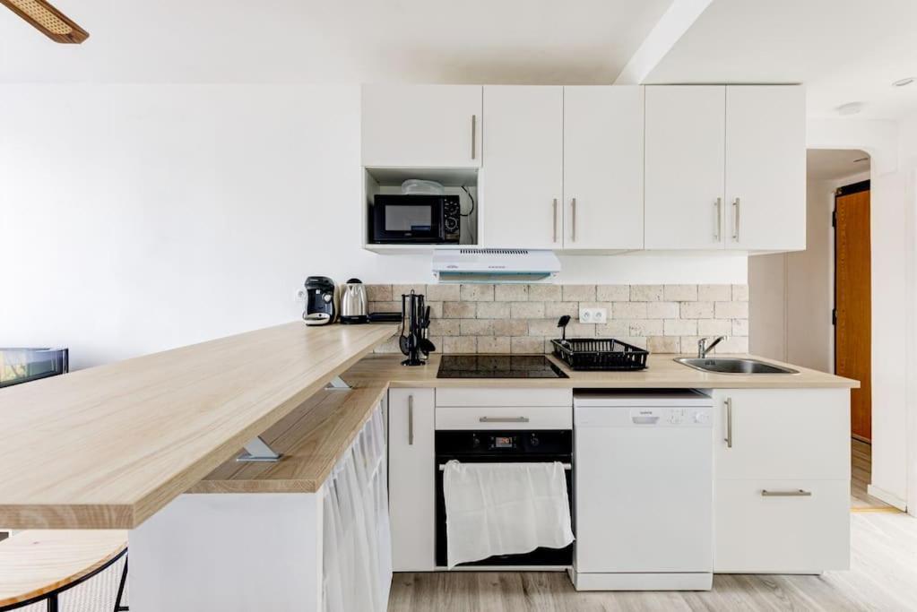 Отель Le Central - Chambre Privative Avec Salon Et Terrasse Privee Тулуза Экстерьер фото