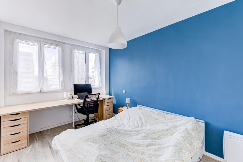 Отель Le Central - Chambre Privative Avec Salon Et Terrasse Privee Тулуза Экстерьер фото