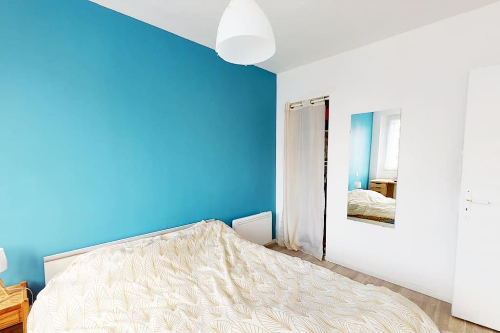 Отель Le Central - Chambre Privative Avec Salon Et Terrasse Privee Тулуза Экстерьер фото
